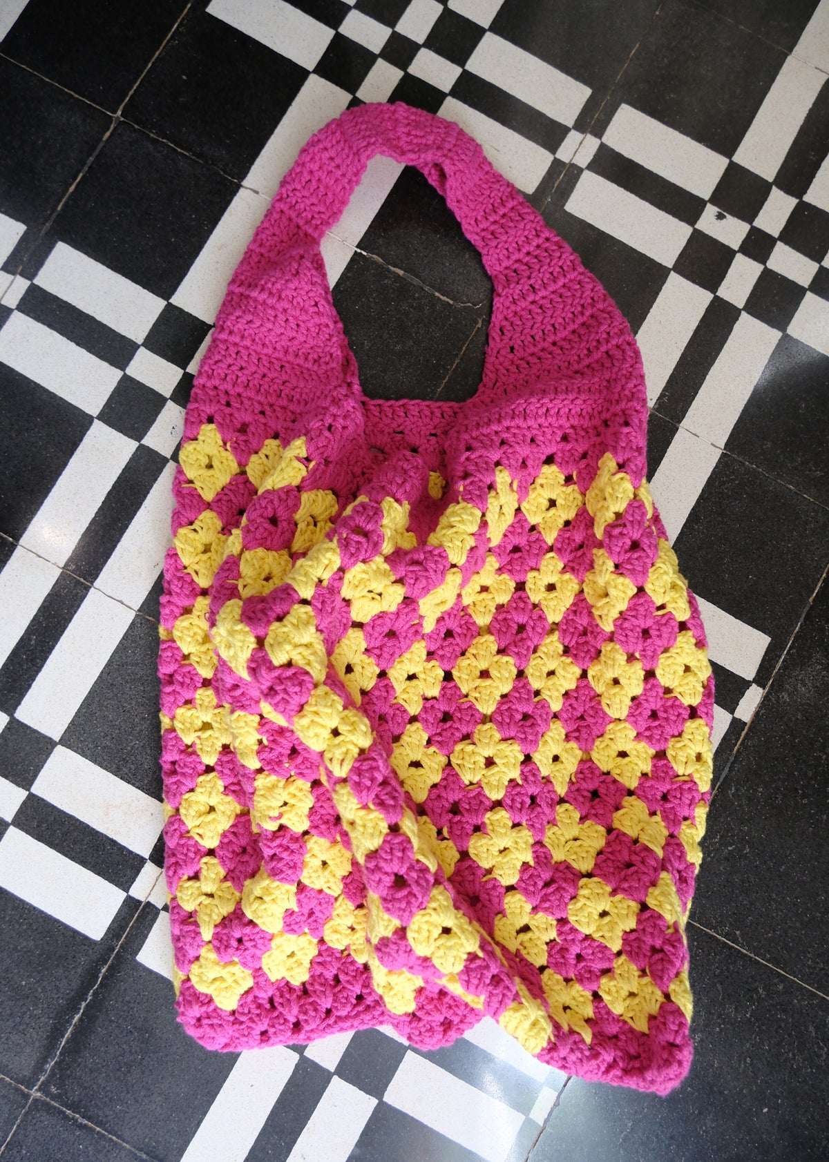 poppy picnic crochet tote